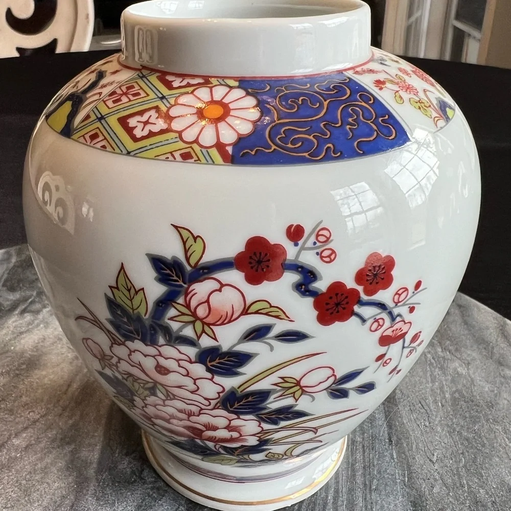 Vintage Japanese Old Imari Porcelain Fancy‎ Flower Bud Vase Or Urn 6